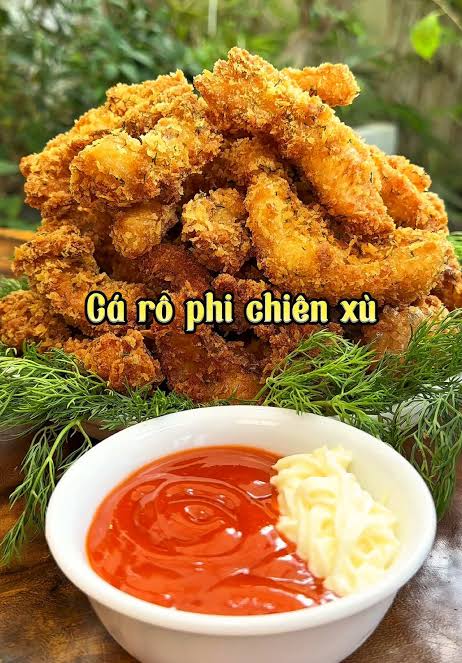 Hai khách Hà Lan từ rén đồ đường phố đến tuyên bố không cần nhà hàng nữa sau tô hủ tiếu cá trộn ở phố cổ Hà Nội