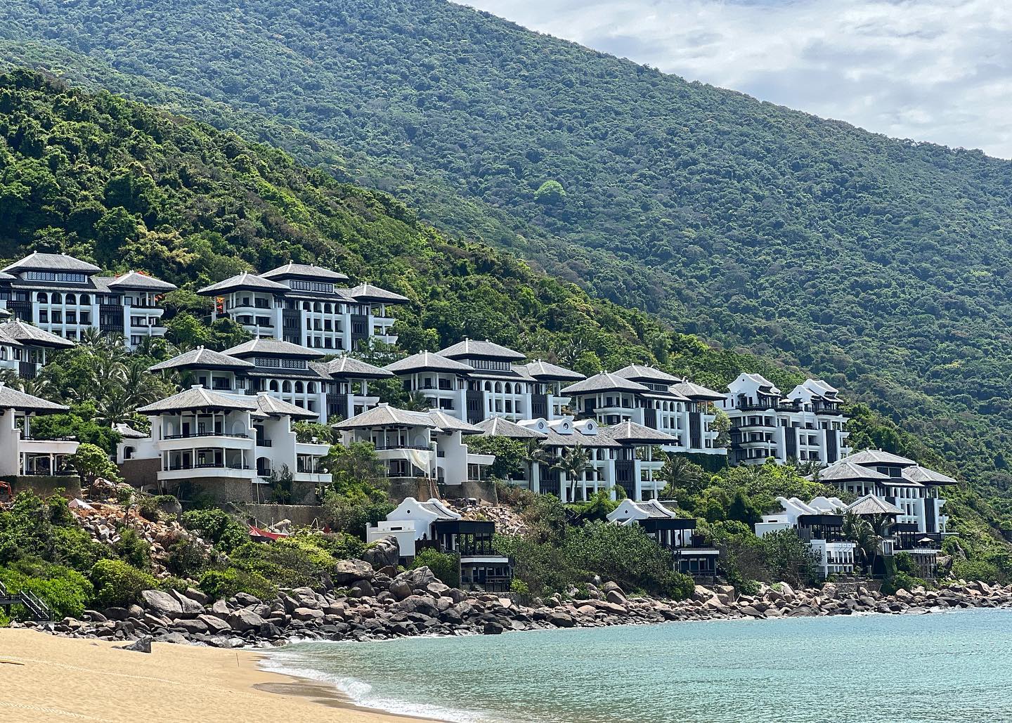 Việt Nam có resort 37 villa ẩn giữa rừng nguyên sinh, 2 năm liền vào top 15 châu Á, chỉ kém hạng trên đúng 0,01 điểm