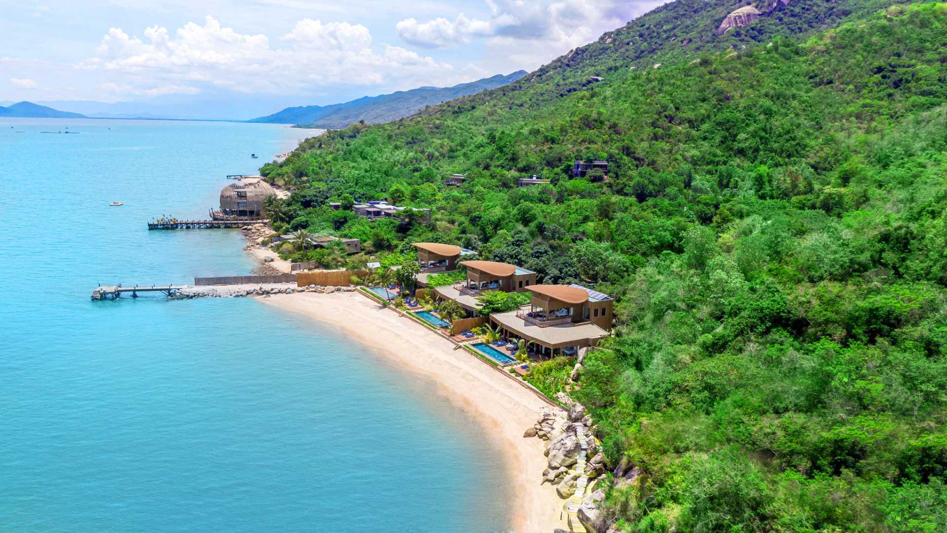 Việt Nam có resort 37 villa ẩn giữa rừng nguyên sinh, 2 năm liền vào top 15 châu Á, chỉ kém hạng trên đúng 0,01 điểm