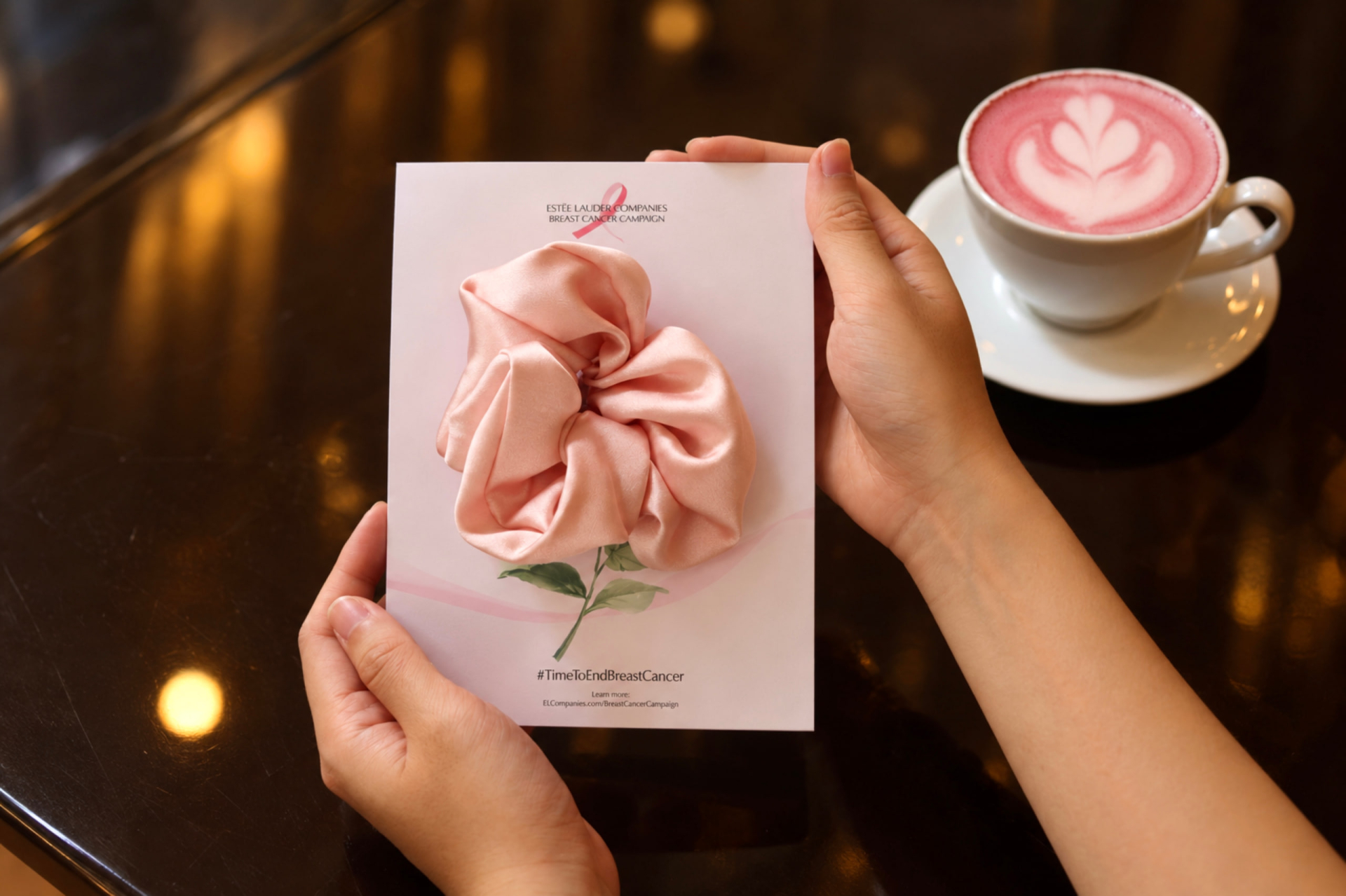 Vì sao tháng 10 này, ly cappuccino ở 4 khách sạn Việt Nam bỗng chuyển sang màu hồng?