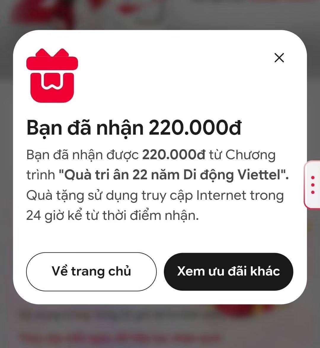 Nhiều khách hàng đã nhận được quà tặng trị giá 220 nghìn đồng