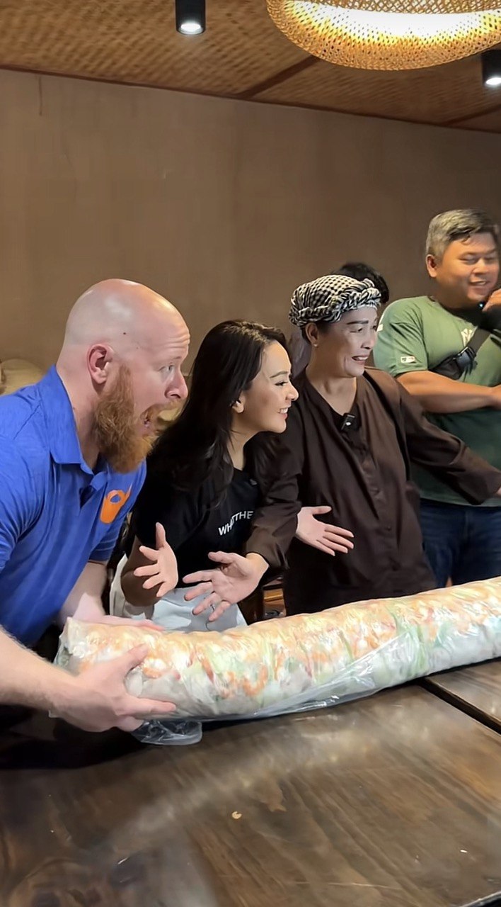 Cơm quê Dượng Bầu lên tiếng về thử thách gỏi cuốn 10kg: “Người đăng ký quá đông nên quán ưu tiên KOL, được lập đội tối đa 4 người”
