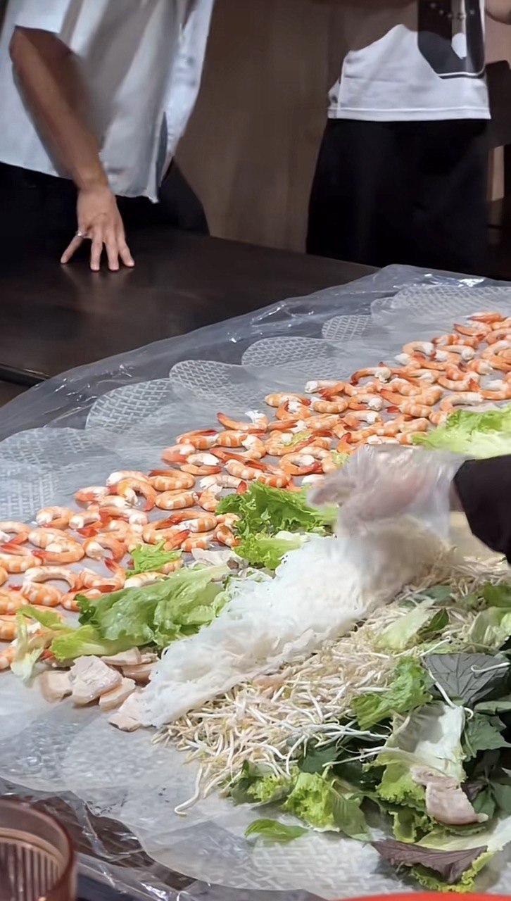 Cơm quê Dượng Bầu lên tiếng về thử thách gỏi cuốn 10kg: “Người đăng ký quá đông nên quán ưu tiên KOL, được lập đội tối đa 4 người”