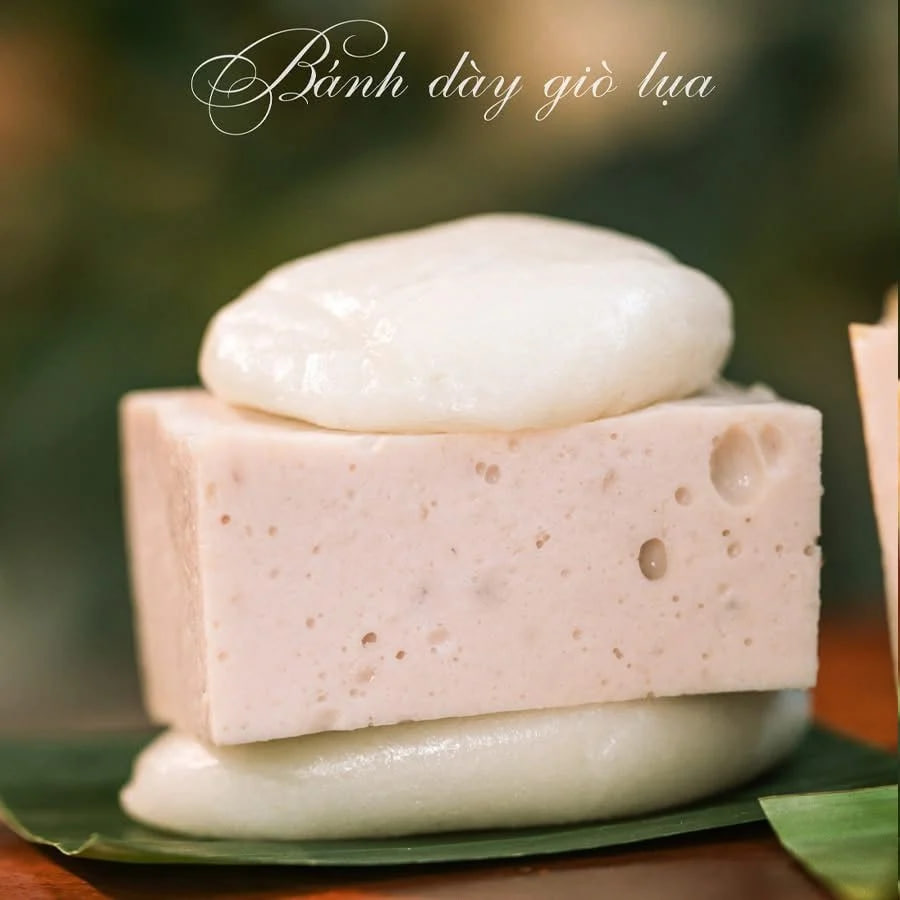 “Con cháu vua Hùng phải ăn bánh dày kẹp chả cỡ này”: Món quà sáng bình dân bỗng được săn lùng nhờ cục chả to như viên gạch