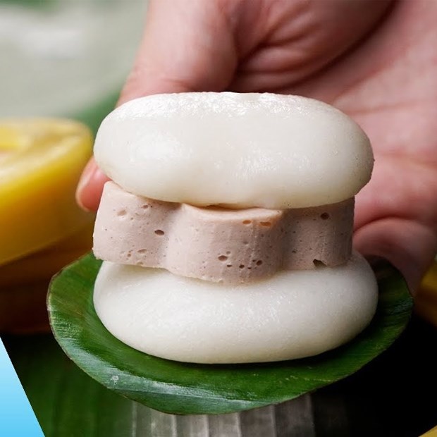 “Con cháu vua Hùng phải ăn bánh dày kẹp chả cỡ này”: Món quà sáng bình dân bỗng được săn lùng nhờ cục chả to như viên gạch