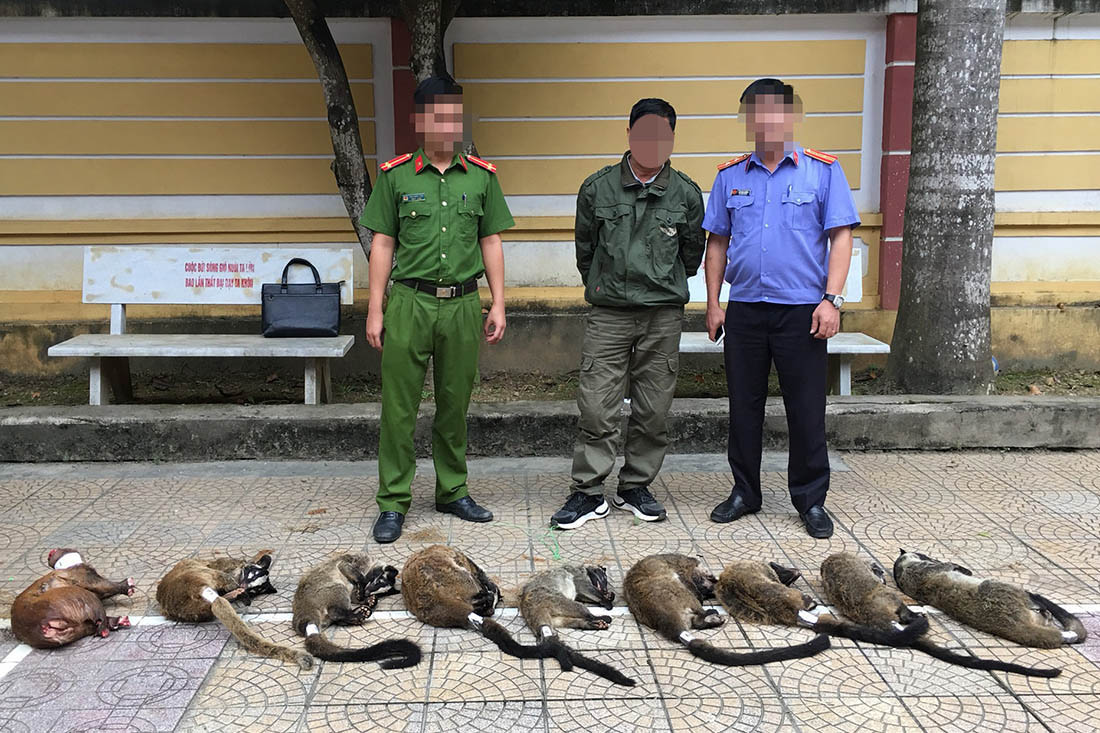 Một đối tượng vận chuyển trái phép động vật hoang dã bị Công an Nghệ An bắt giữ. (Ảnh: Công an Nghệ An)