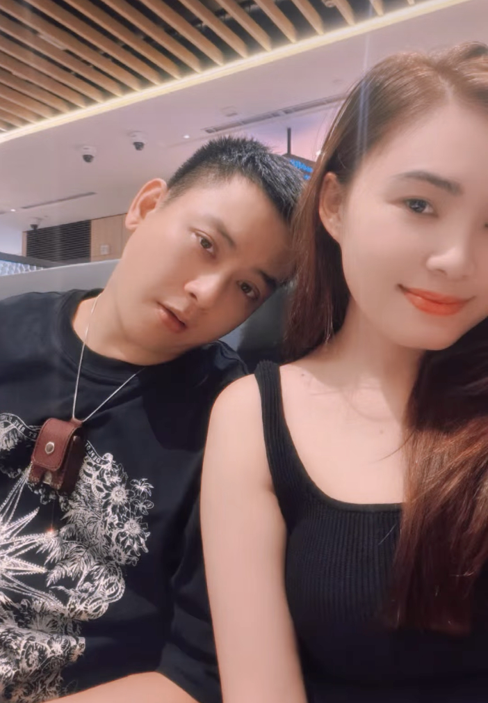 Vợ Hoài Lâm kém nam ca sĩ 9 tuổi, cả hai đều ở Vĩnh Long