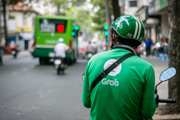 Từ 22/10/2026, Grab tự động ghi âm mọi chuyến xe ban đêm, khách không thể tắt