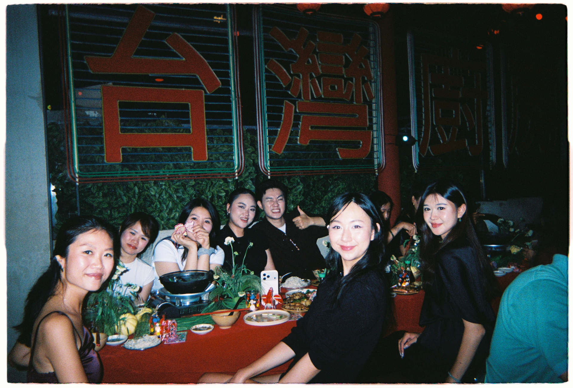 Trả tiền triệu để ăn tối với người lạ: Supper club là gì mà từ London, Dubai đến TP.HCM đều “cháy vé”?