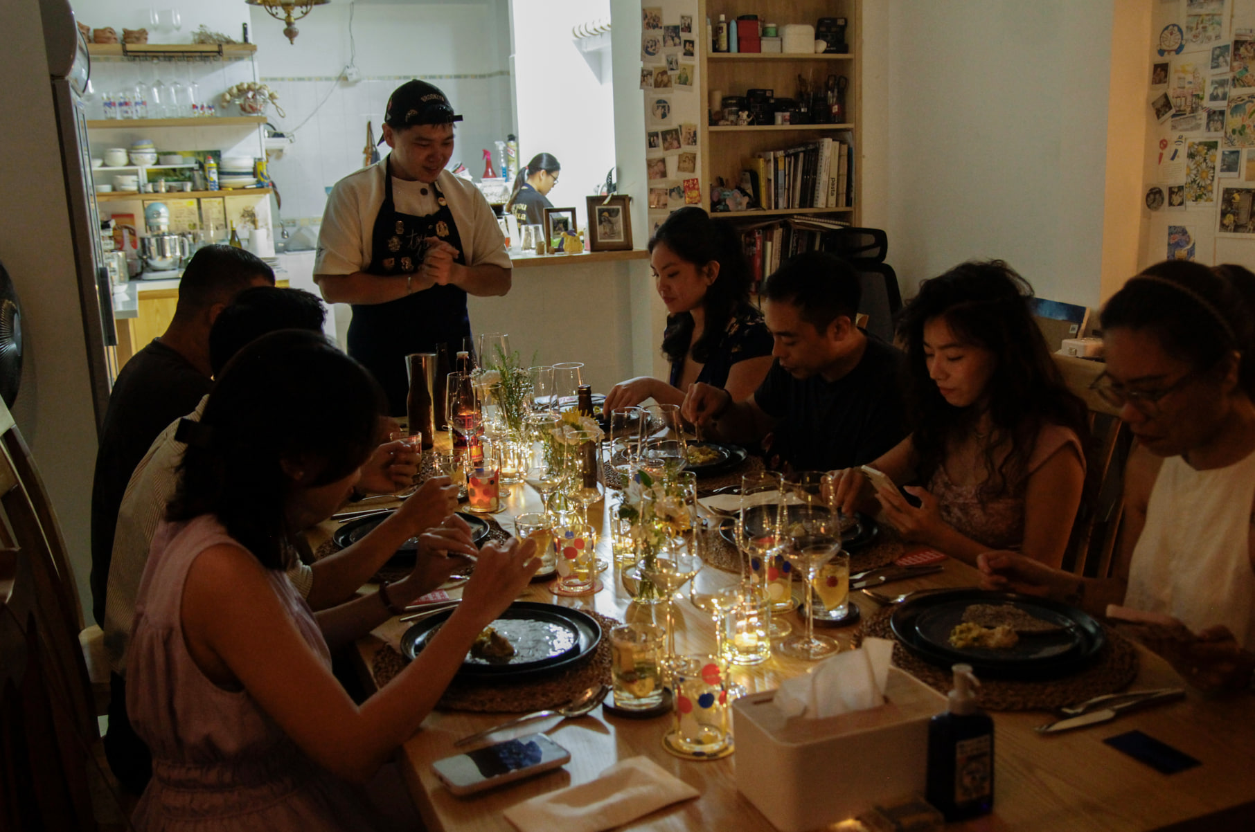 Trả tiền triệu để ăn tối với người lạ: Supper club là gì mà từ London, Dubai đến TP.HCM đều “cháy vé”?