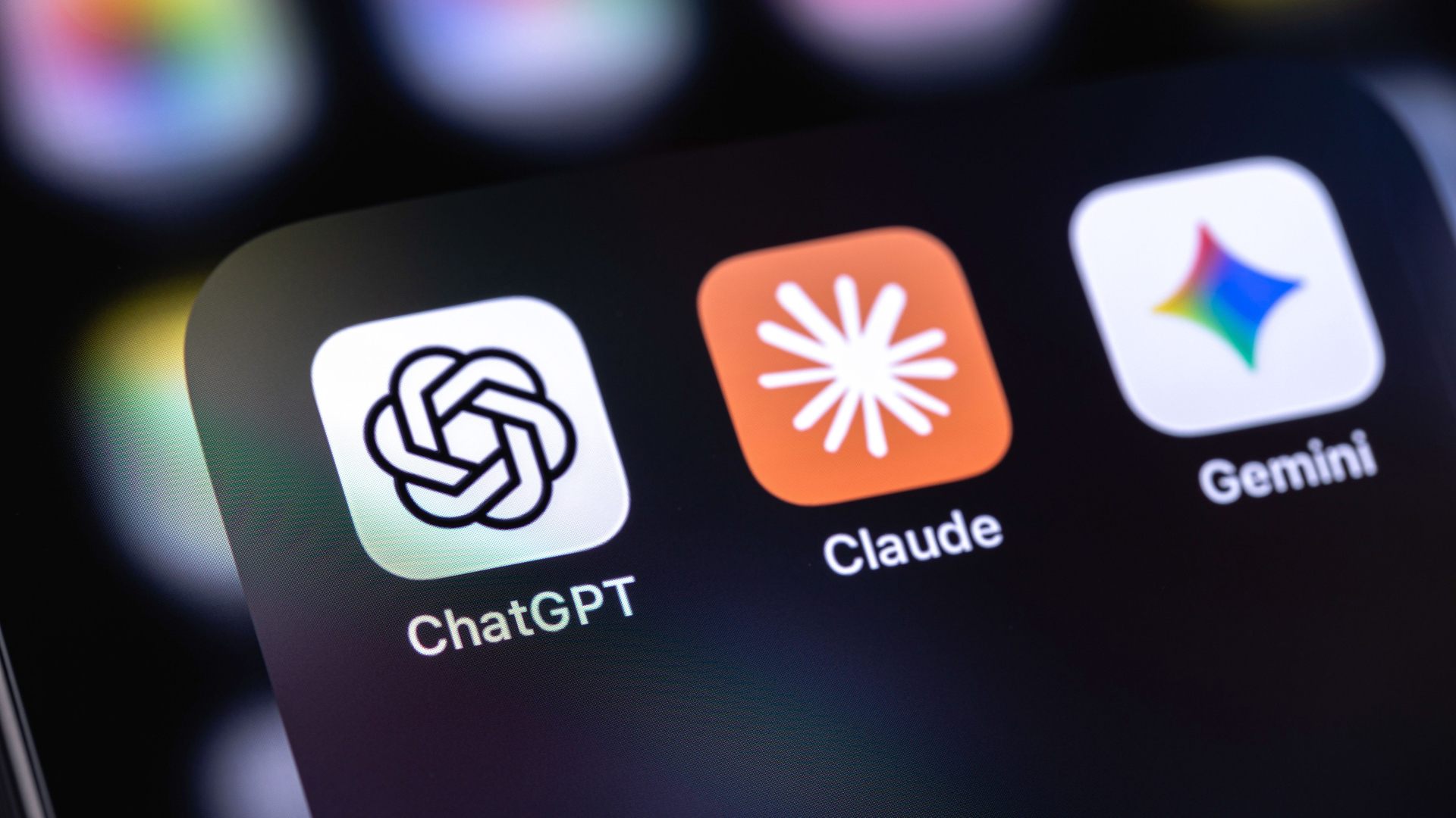 Tài khoản ChatGPT, Gemini, Claude bị khóa trong các trường hợp sau, người dùng chú ý