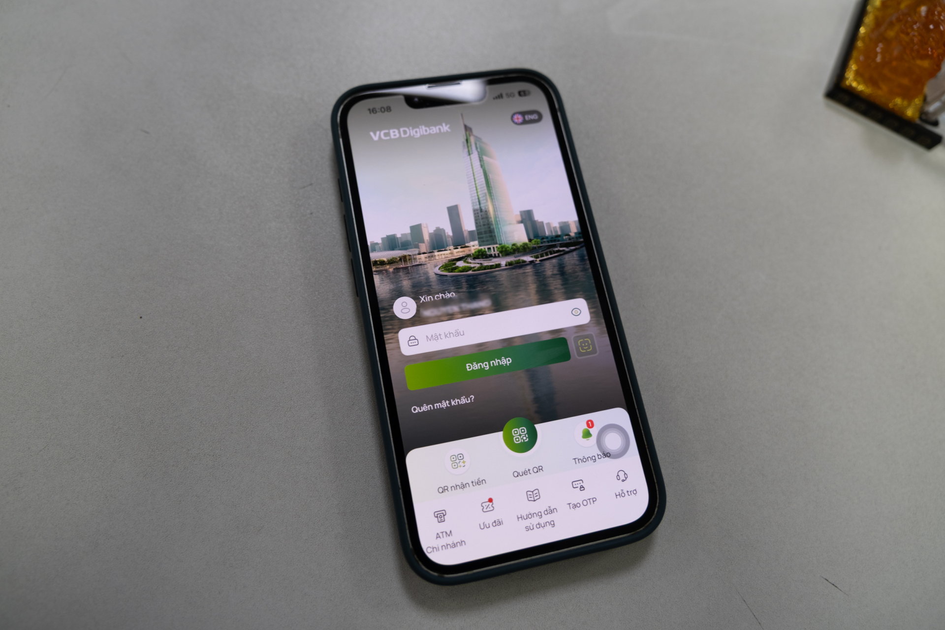 Người dùng iPhone chú ý thông báo quan trọng từ Vietcombank, VietinBank, BIDV, Agribank (Ảnh: Khả Văn)