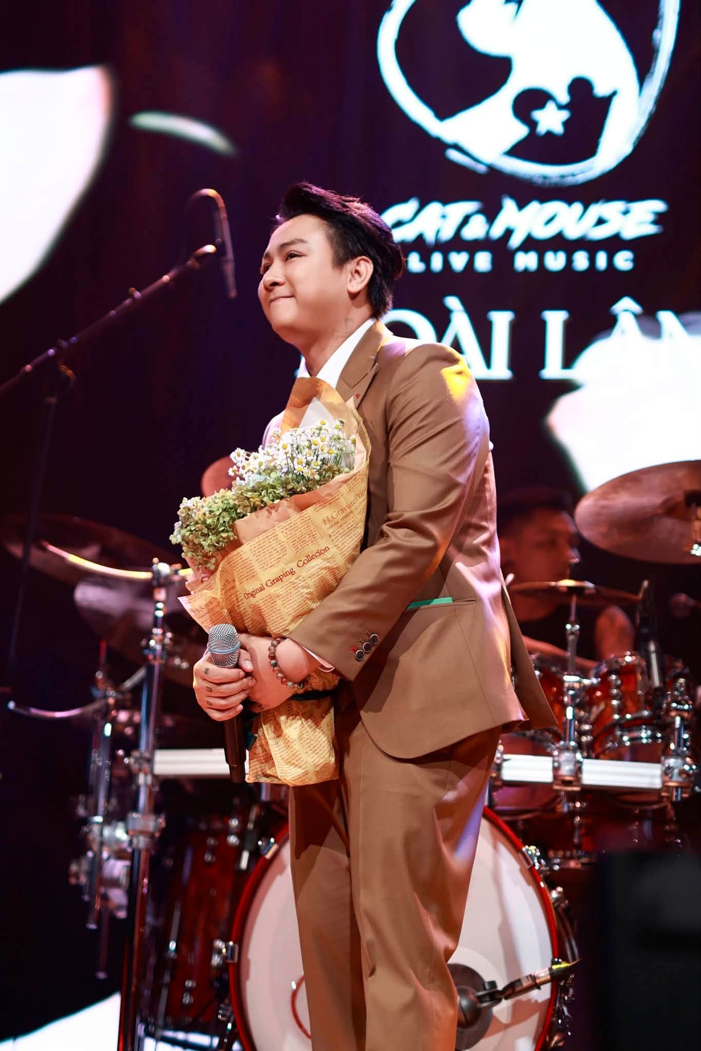 Sau giai đoạn nhiều biến cố, ngoại hình của Hoài Lâm cũng thay đổi