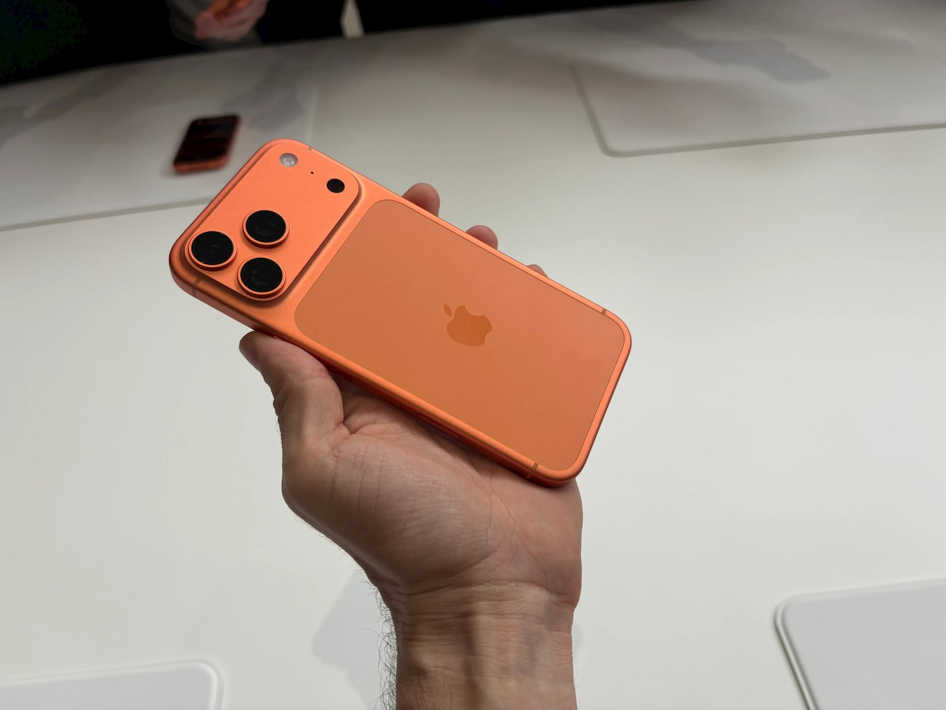 iPhone 18 Pro lên kệ, iPhone 17 Pro Max giảm tới 3 triệu đồng