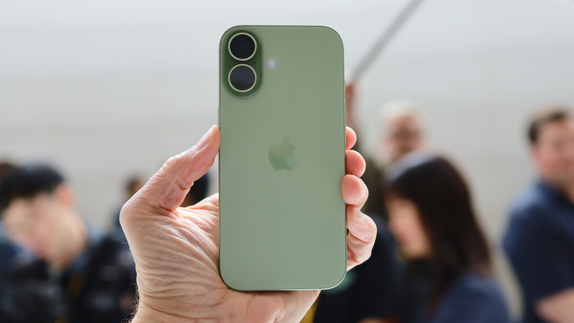 iPhone 18 Pro lên kệ, iPhone 17 Pro Max giảm tới 3 triệu đồng
