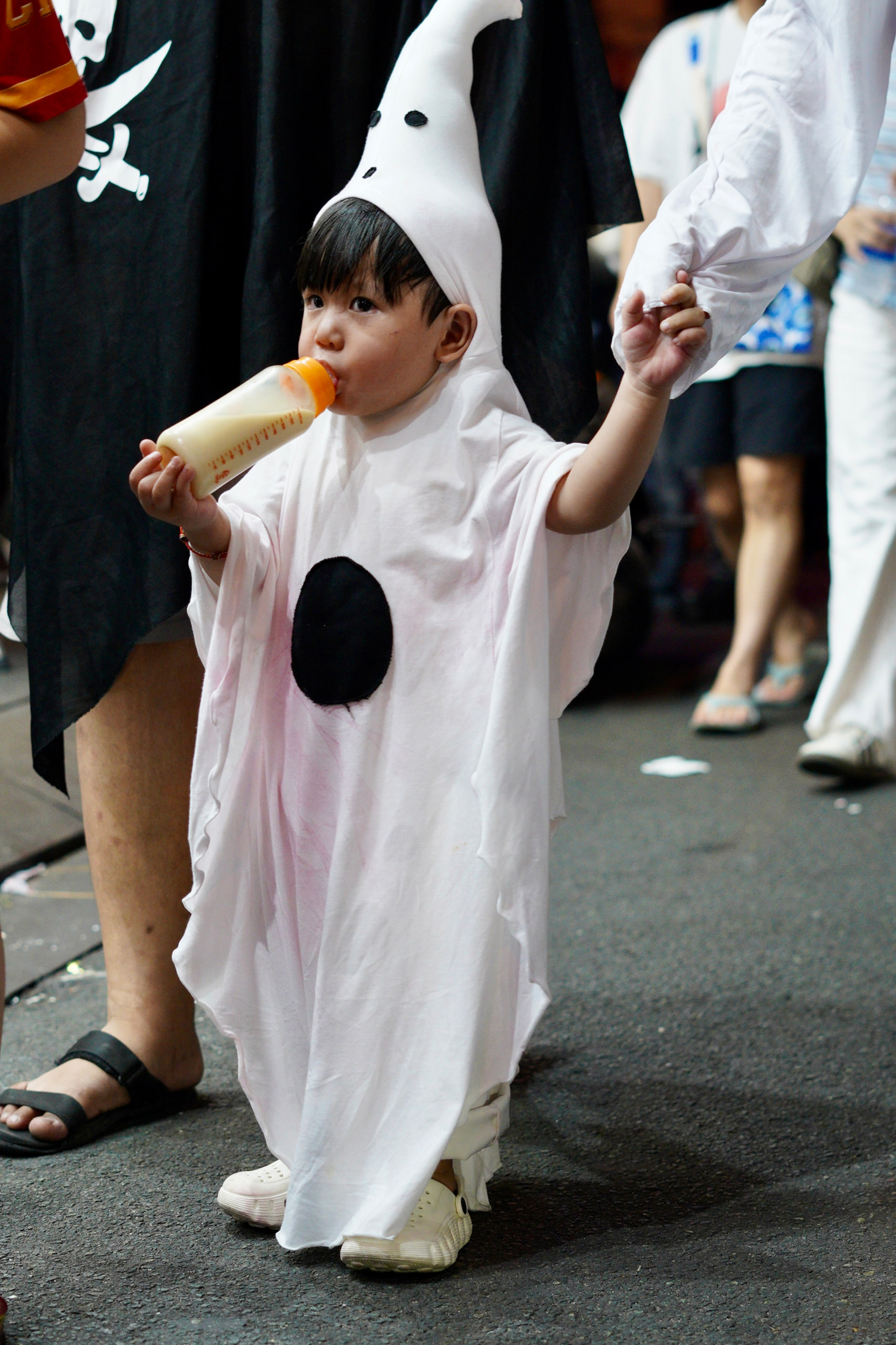 Halloween ở Sài Gòn chơi lớn cỡ này: Đường phố biến thành sàn catwalk, ai nấy đầu tư không tiếc tay
