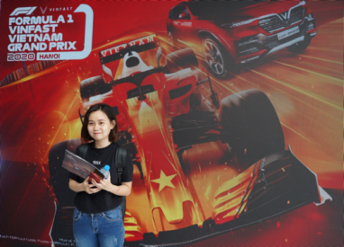 Người dân Sài Gòn hào hứng đua thử F1 tại Vietnam Motor Show