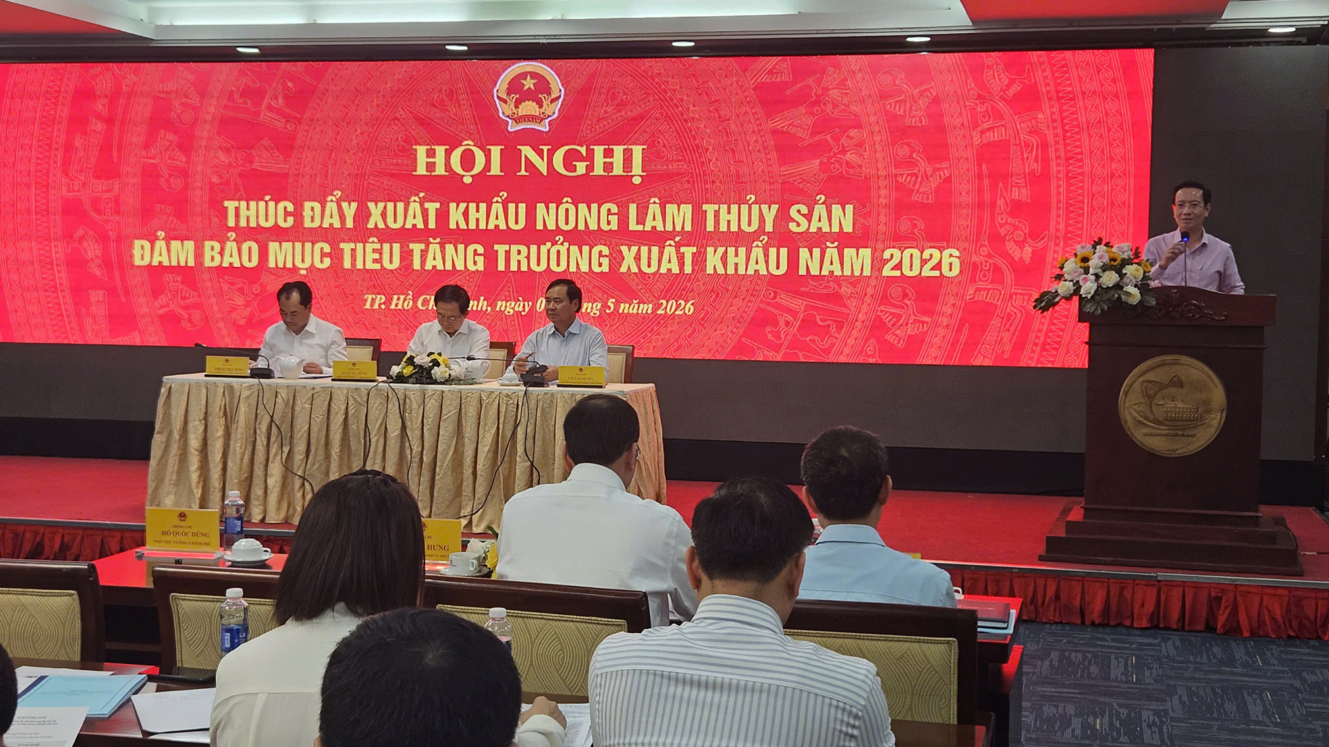 Ông Nguyễn Đình Tùng – Phó Chủ tịch Hiệp hội Rau quả Việt Nam báo cáo tại Hội nghị