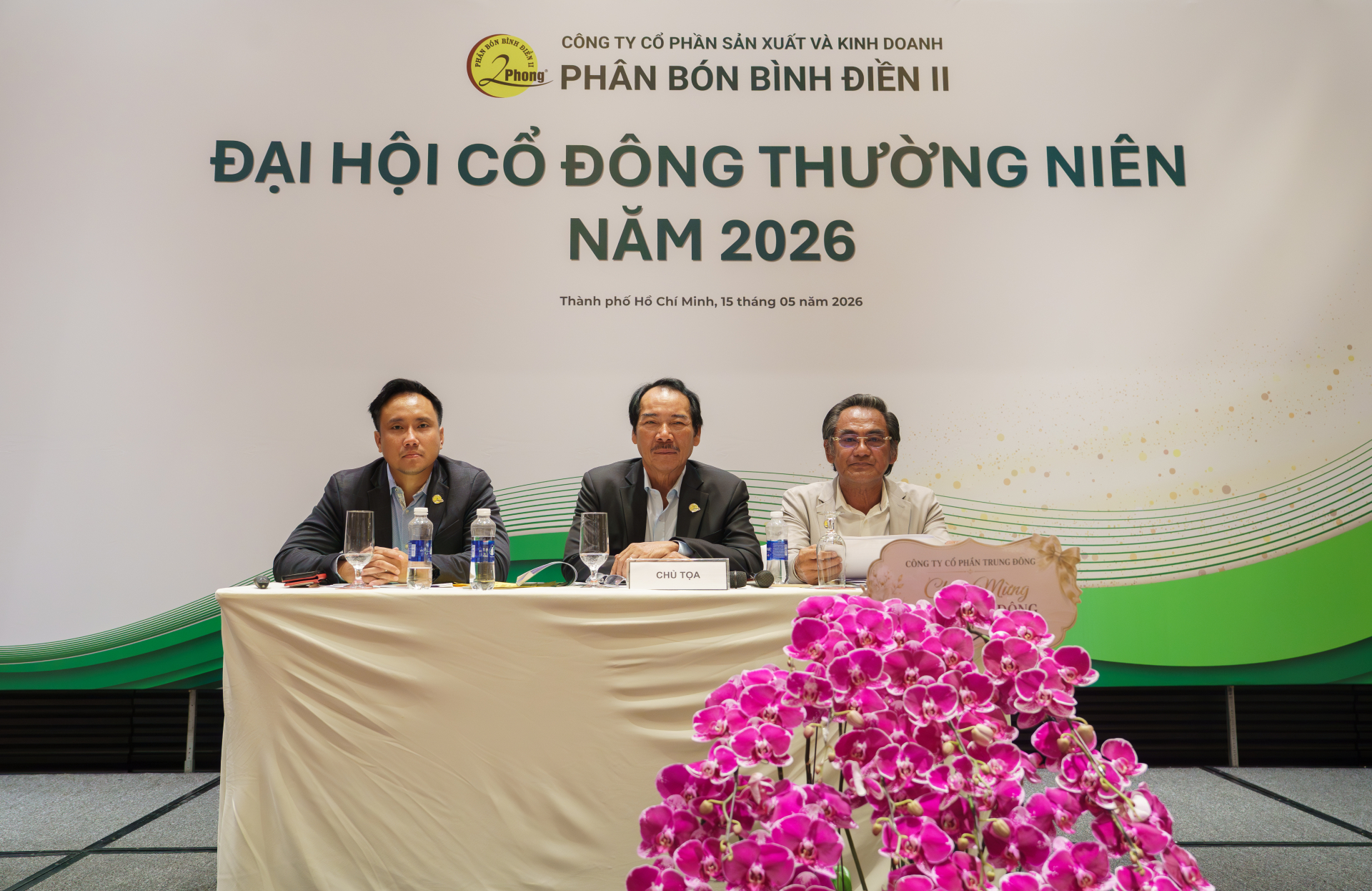 Các thành viên HĐQT chủ trì đại hội