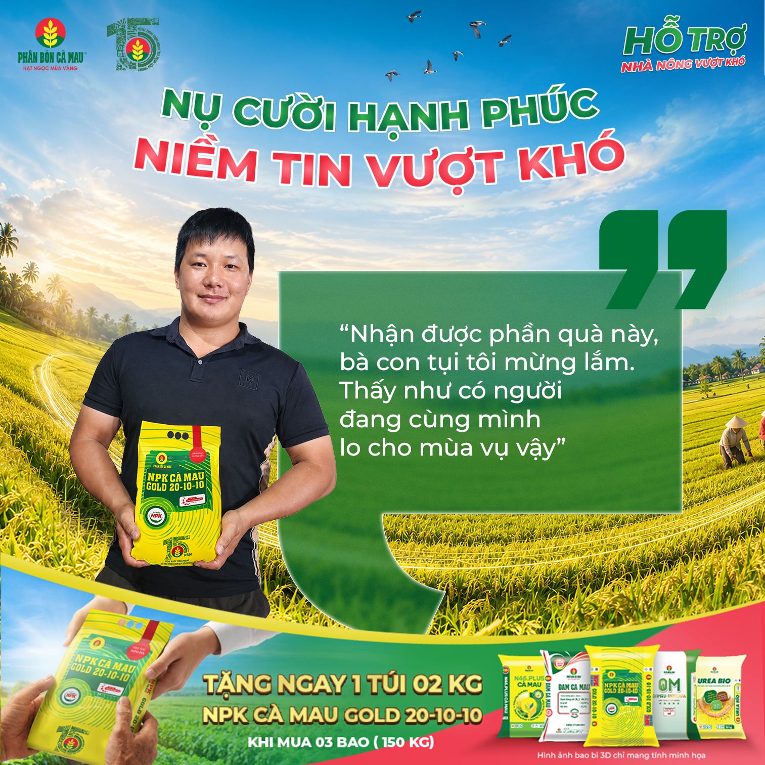 Bà con nhận túi NPK Cà Mau Gold 20-10-10 trong chương trình “Hỗ trợ nhà nông vượt khó”