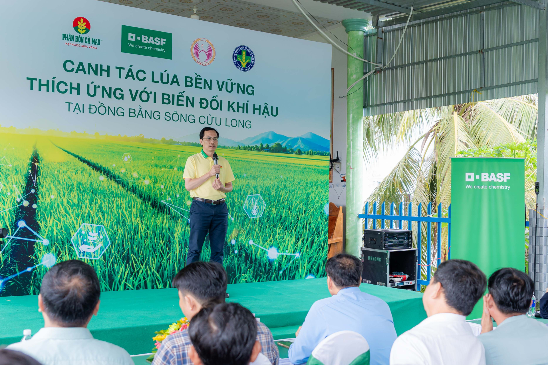 Ông Phạm Tuấn Anh, Trưởng ban Kỹ thuật, Tổng công ty Phân bón Dầu khí Cà Mau phát biểu khai mạc chương trình