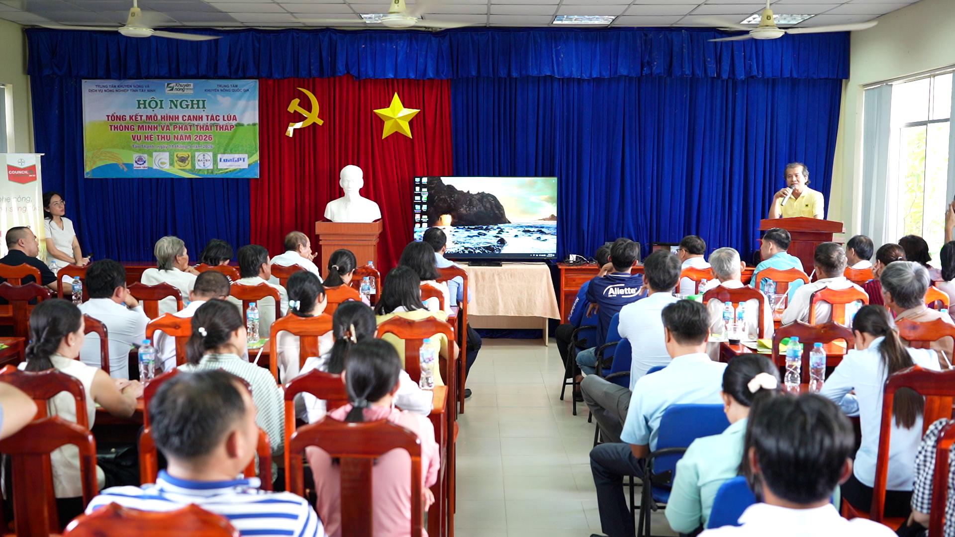 Quang cảnh hội nghị tổng kết mô hình tại Tân Thạnh, Tây Ninh. (Ảnh: Q. Huy)