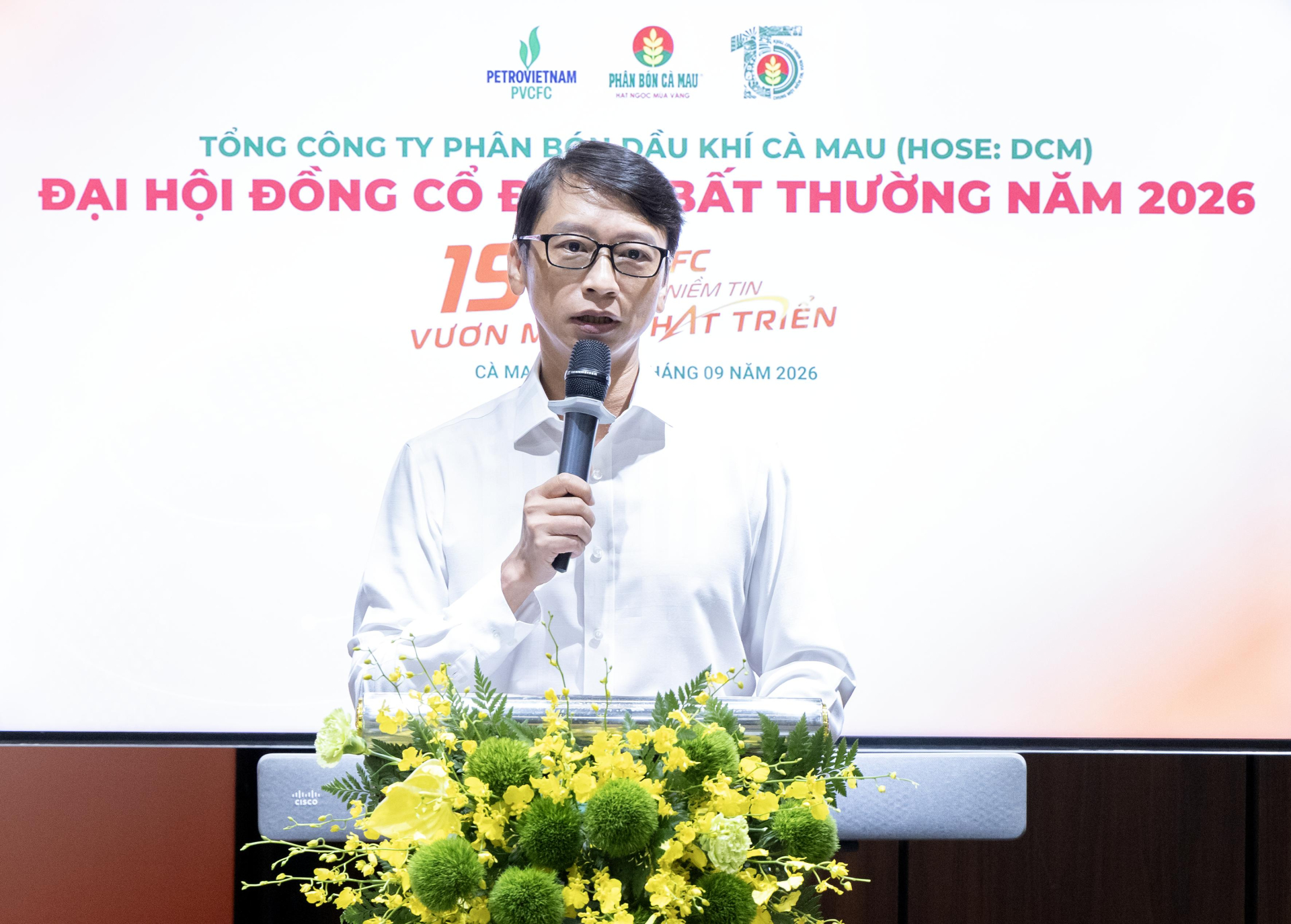 Ông Trần Hồng Nam, Thành viên HĐTV Petrovietnam, ghi nhận và đánh giá cao những kết quả nổi bật trong hoạt động sản xuất kinh doanh của PVCFC.