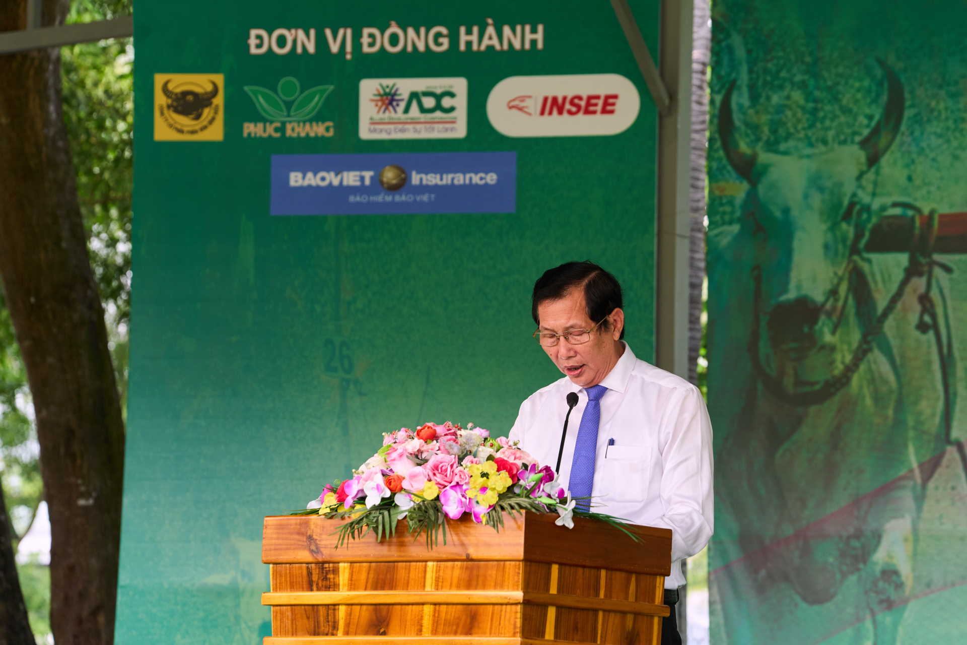 Lãnh đạo tỉnh An Giang phát biểu khai mạc Hội Đua bò Bảy Núi lần thứ 31 năm 2026. (Ảnh: BFC)