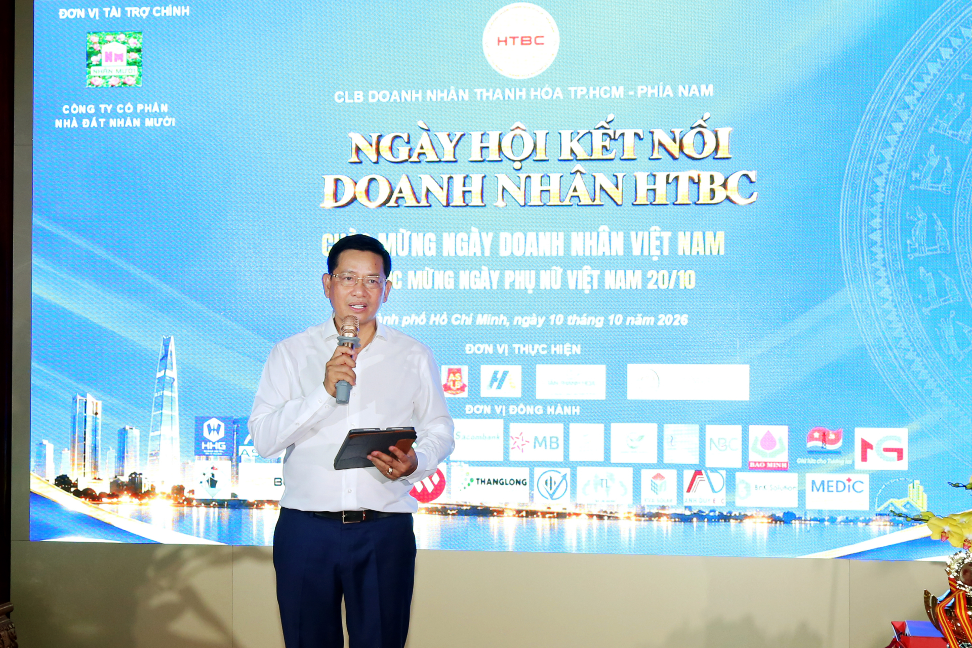 Ông Trịnh Tiến Dũng, Phó Chủ tịch HUBA, Chủ tịch HTBC, Chủ tịch Tập đoàn Đại Dũng chia sẻ tại buổi họp mặt