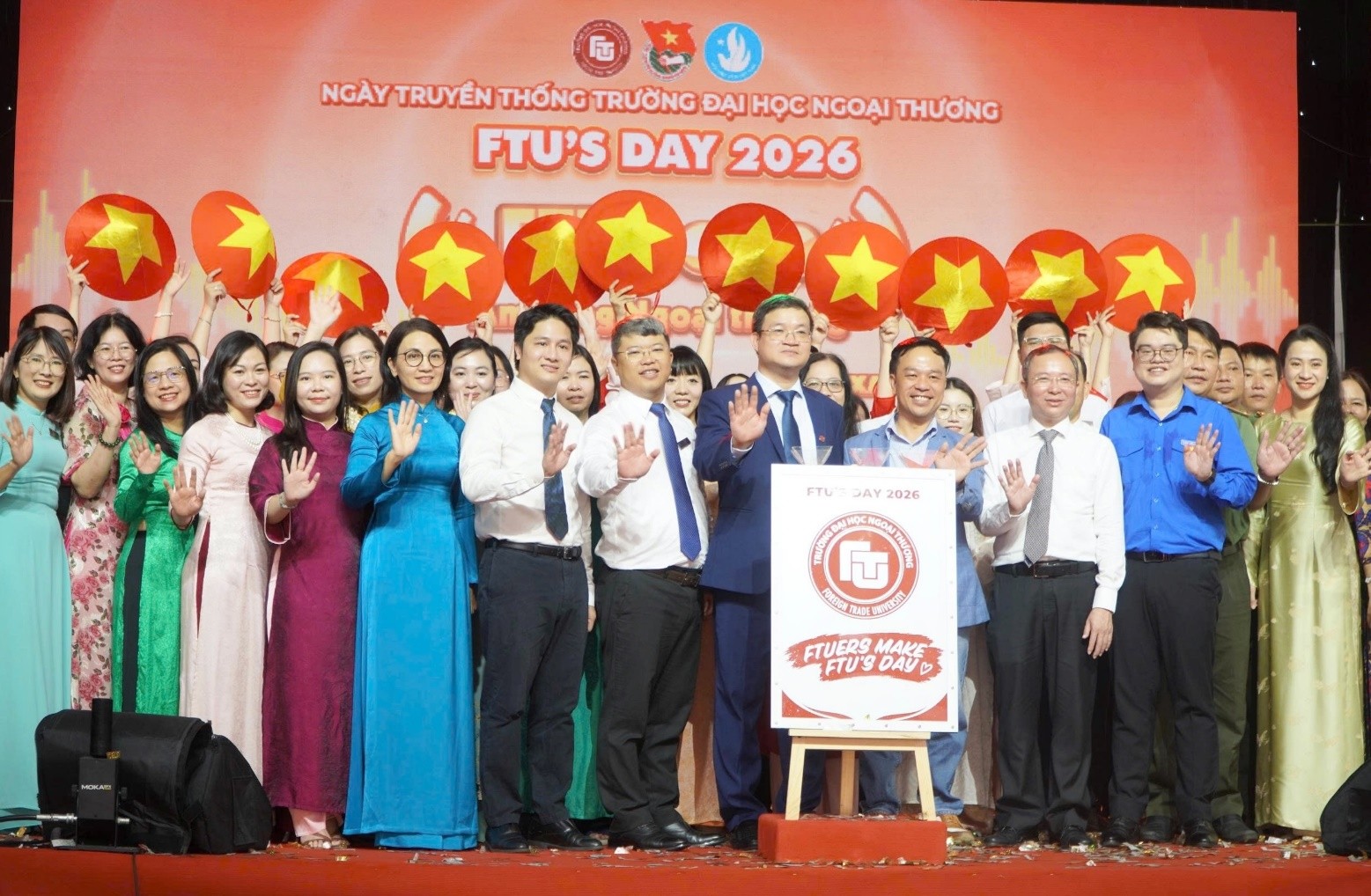 Nghi thức rót cát tại lễ khai mạc FTU’s Day 2026.