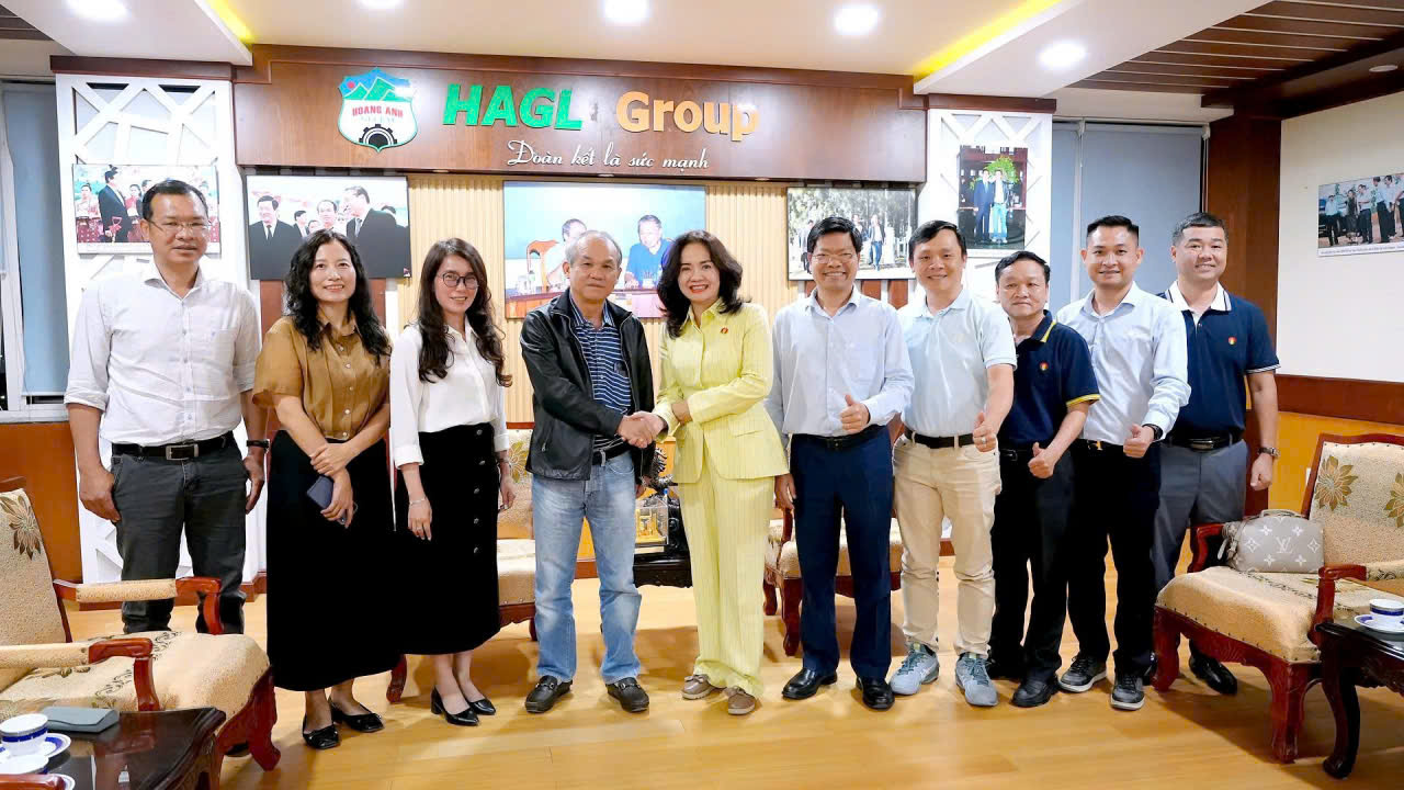 Đại diện PVCFC làm việc cùng ông Đoàn Nguyên Đức - Chủ tịch HĐQT HAGL cùng Ban lãnh đạo hai bên về hợp tác thương mại, cung ứng phân bón.