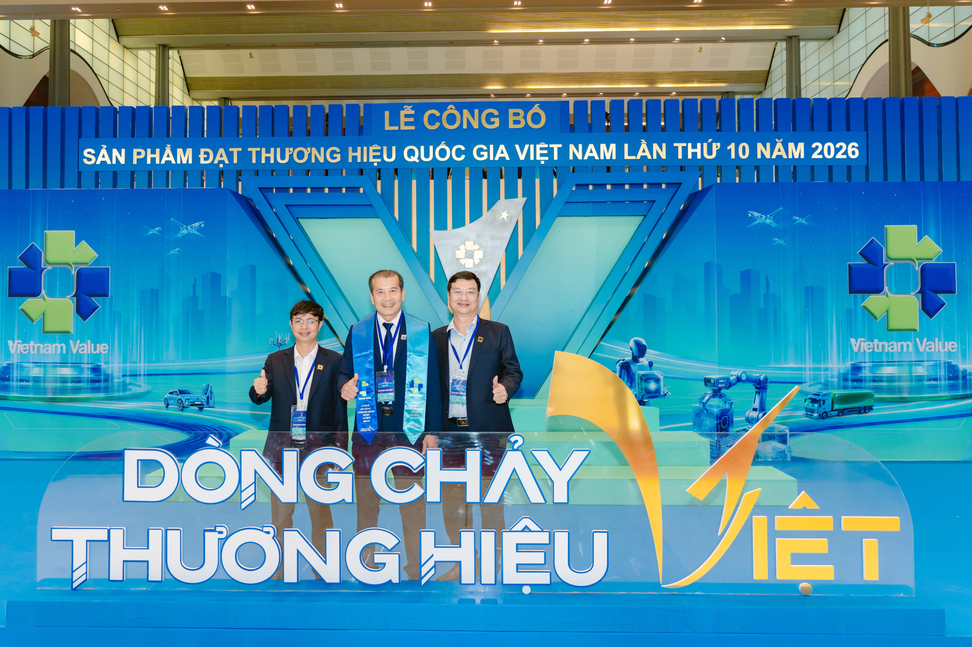 Ông Phan Văn Tâm - Phó Tổng Giám đốc Cty CPPB Bình Điền nhận biểu trưng tại buổi lễ và cho biết: “Với Bình Điền, sự ghi nhận dành cho Phân bón Đầu Trâu là niềm tự hào, đồng thời đặt ra trách nhiệm tiếp tục nâng cao chất lượng và năng lực phục vụ nông dân.”