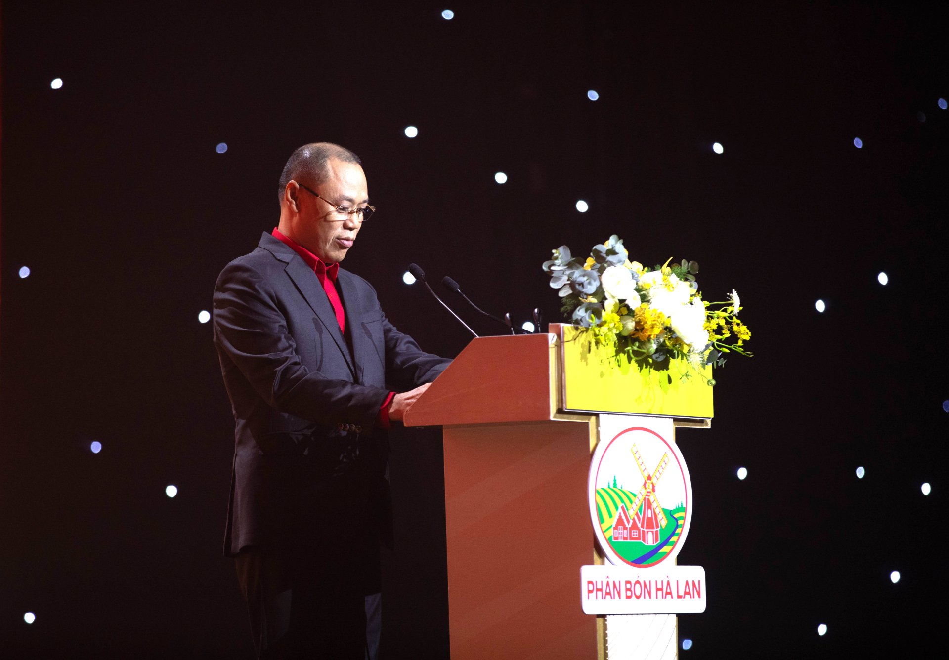 Ông Trần Dũng, Chủ tịch HĐQT Công ty Cổ phần Phân Bón Hà Lan phát biểu tại buổi lễ