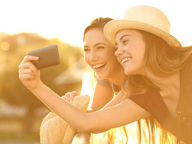 Chọn smartphone cho phái đẹp ưa selfie