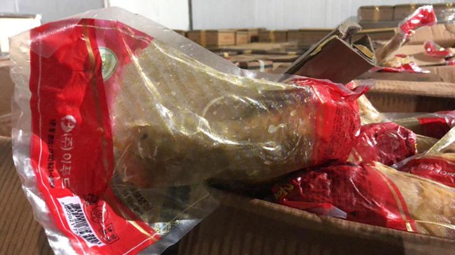 Tịch thu 12 tấn đùi gà tây hun khói Hàn Quốc hết hạn 1 năm