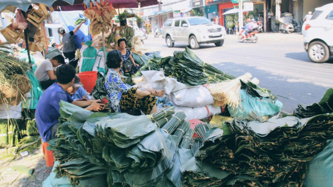 Chợ lá dong hơn 50 năm tuổi ở Sài Gòn đìu hiu vì giá thịt heo tăng cao