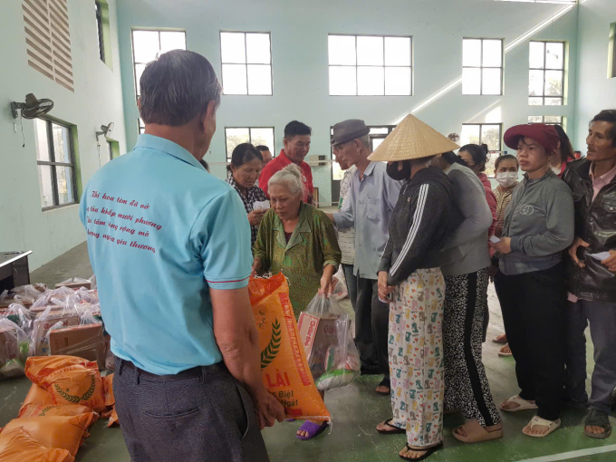 Nhóm Tâm Đức trao quà Tết tại xã Vĩnh Lương, TP.Nha Trang