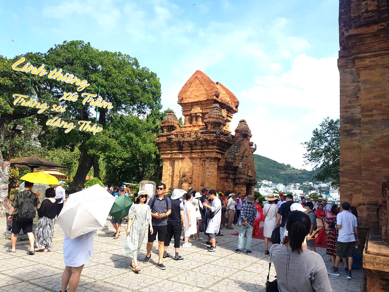 Tháp Bà PONAGAR- Danh tích luôn nằm trong tour tham quan của du khách trong nước và quốc tế.