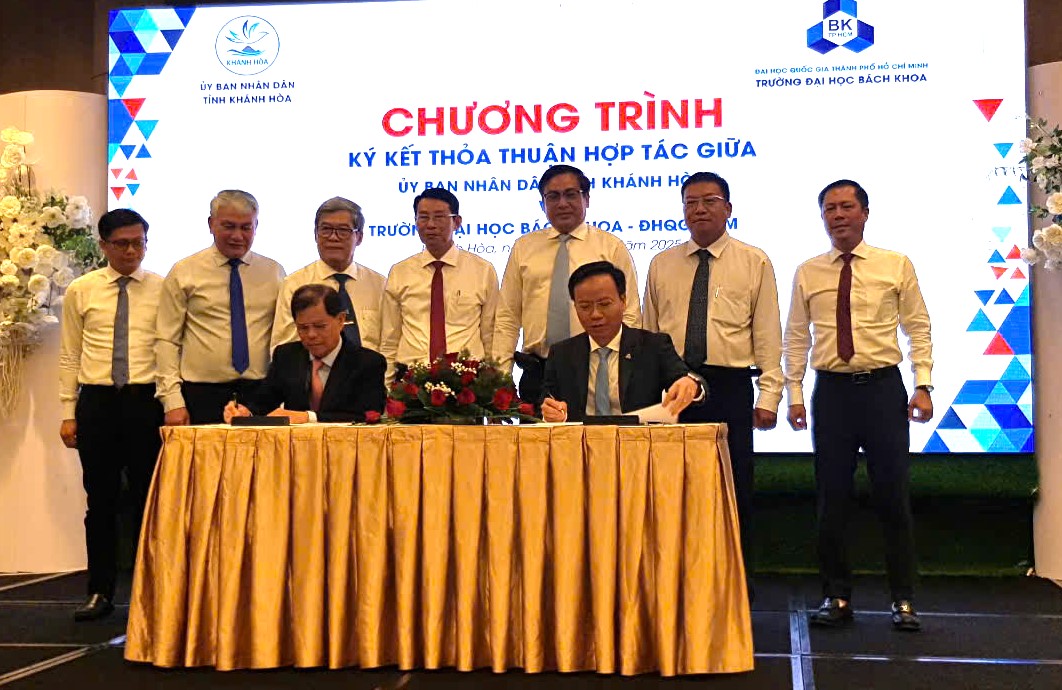 Chủ tịch tỉnh Khánh Hòa và Hiệu trưởng Trường Đại học Bách khoa TP.HCM đại diện ký kết thỏa thuận hợp tác phát triển đào tạo nhân tài