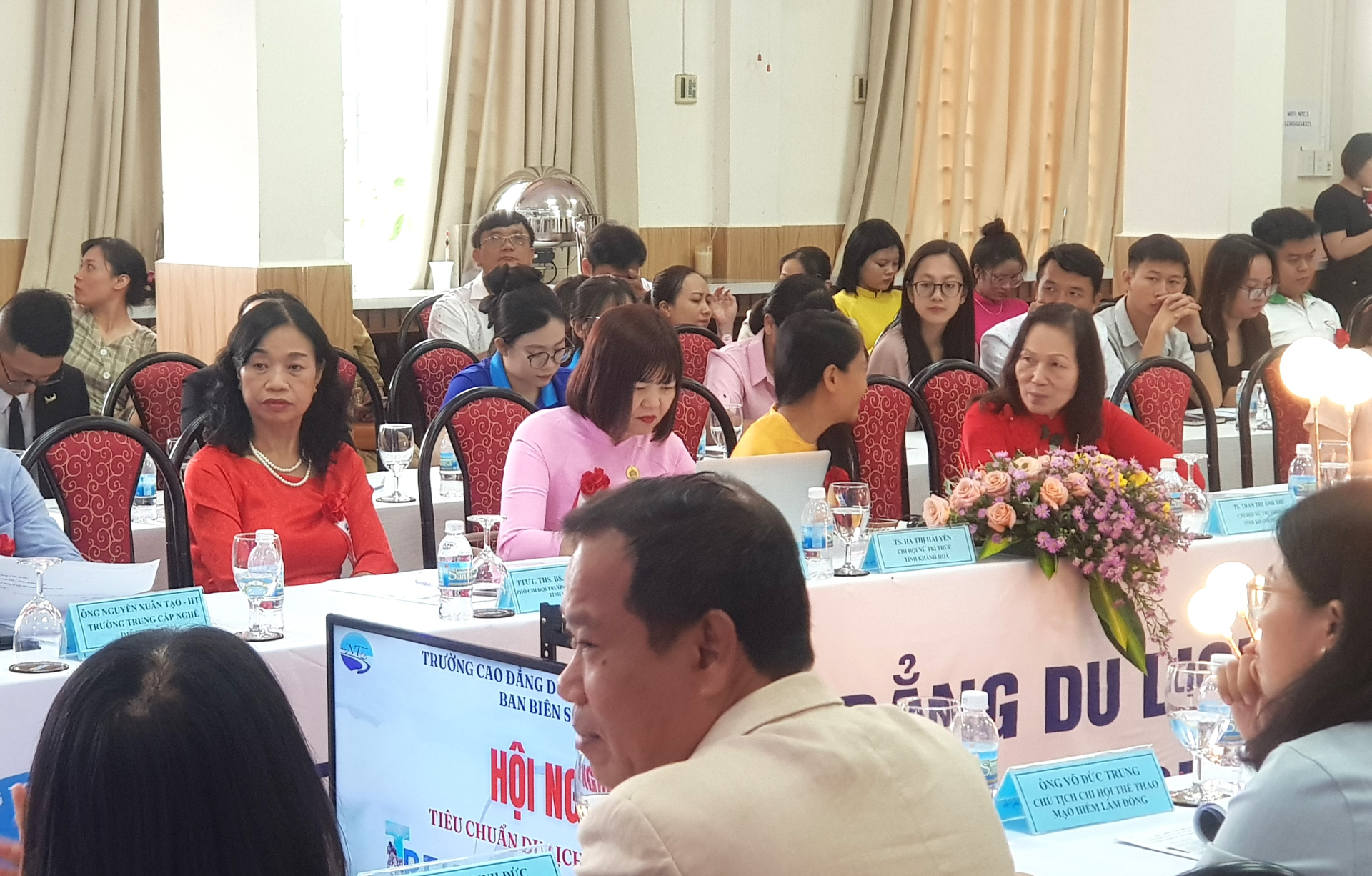 BCH Chi hội Nữ trí thức Khánh Hòa tham dự diễn đàn