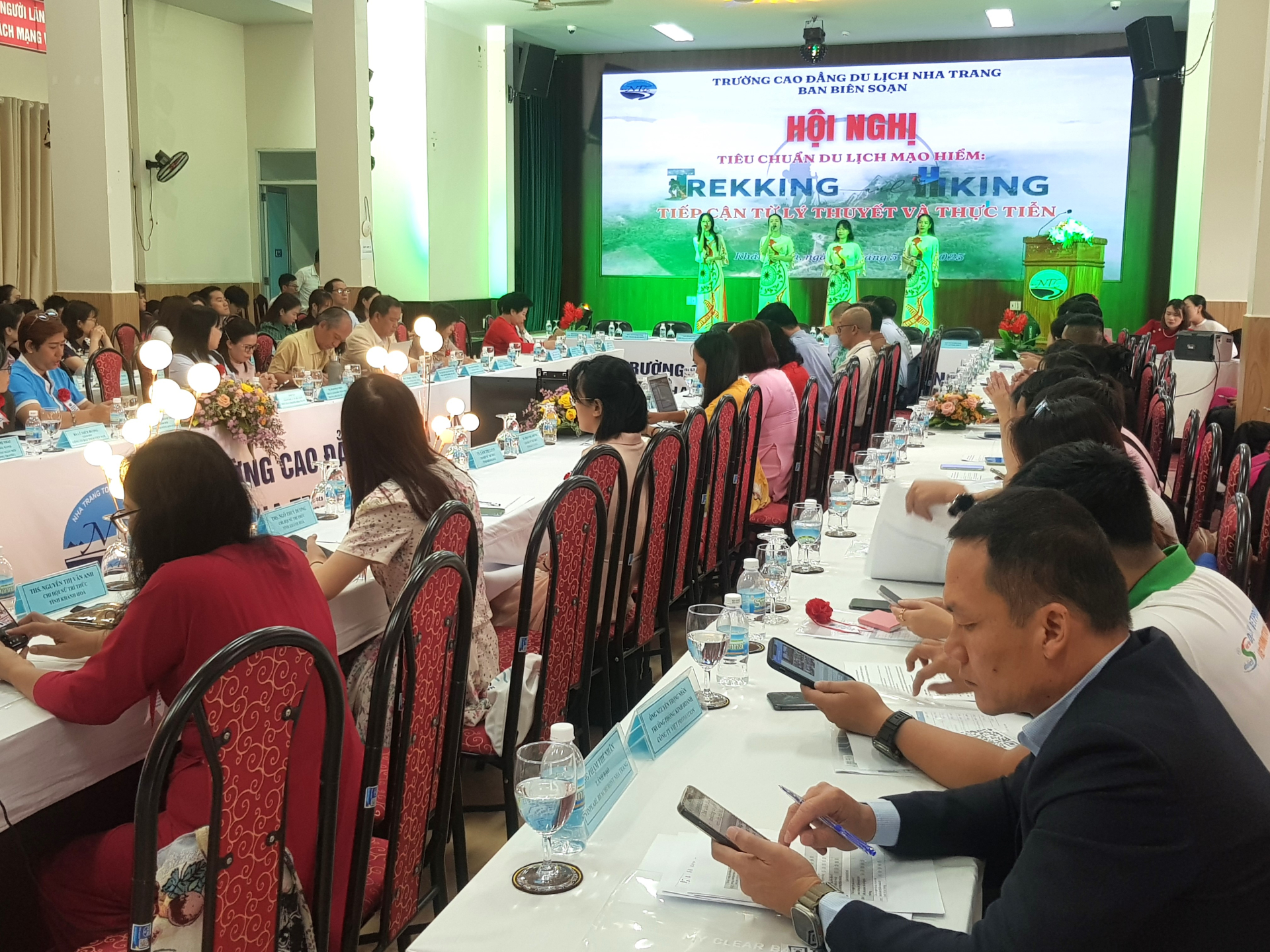 Ca nhạc chào mừng hội nghị