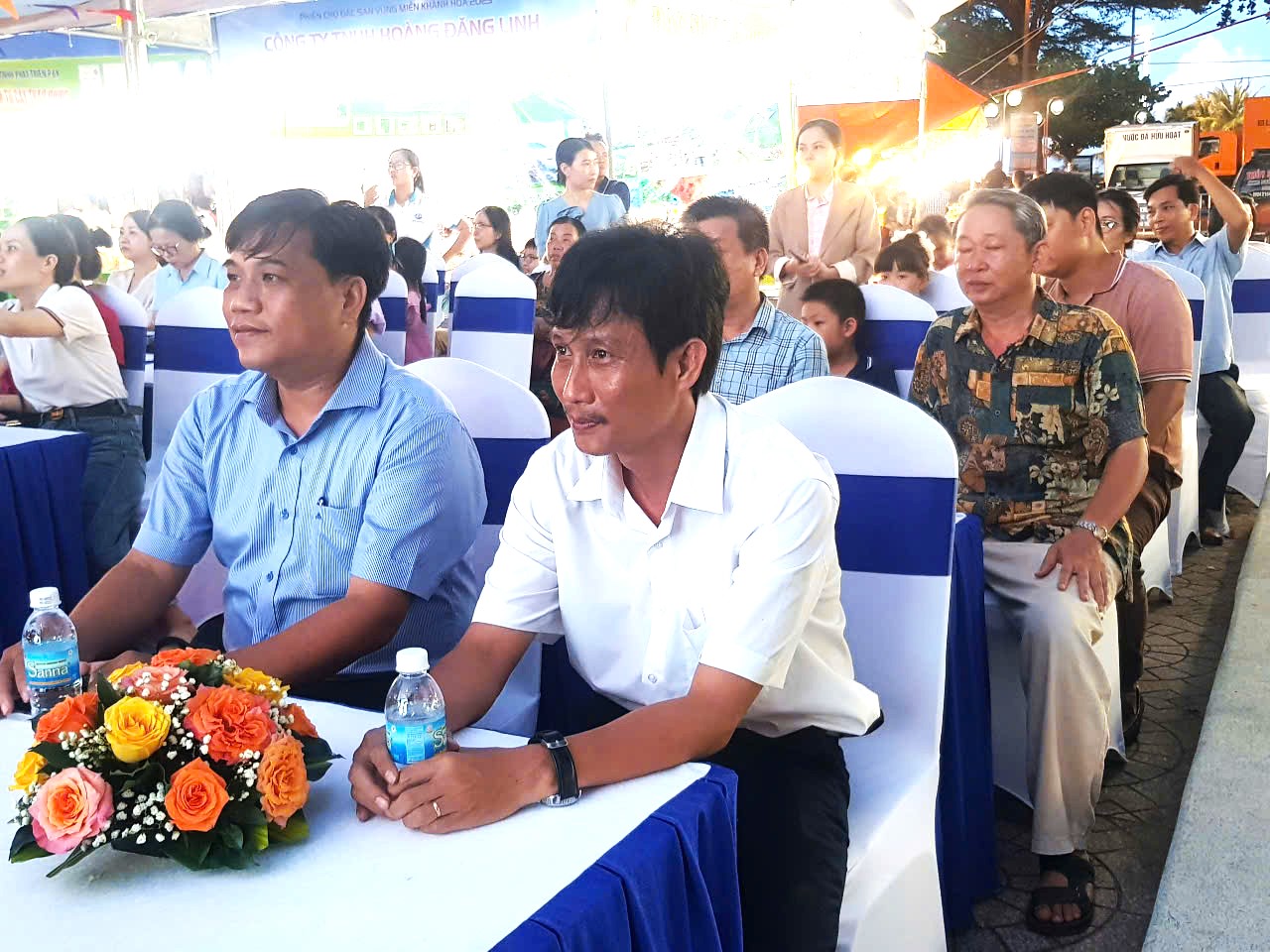 Đại diện lãnh đạo các đơn vị liên quan và nhiều người tiêu dùng thông thái tham dự lễ khai mạc Phiên chợ