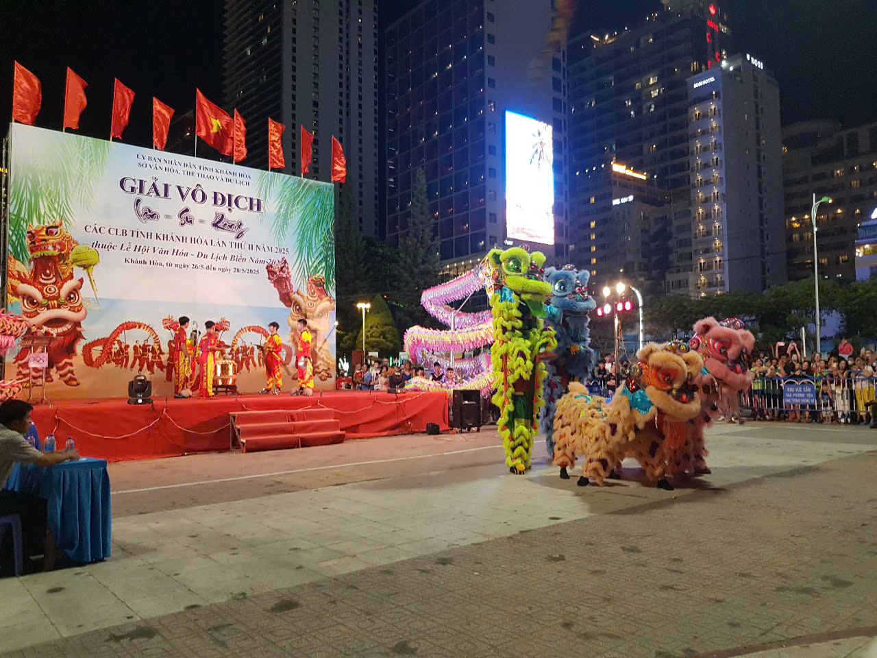Biểu diễn tứ lân qui tụ