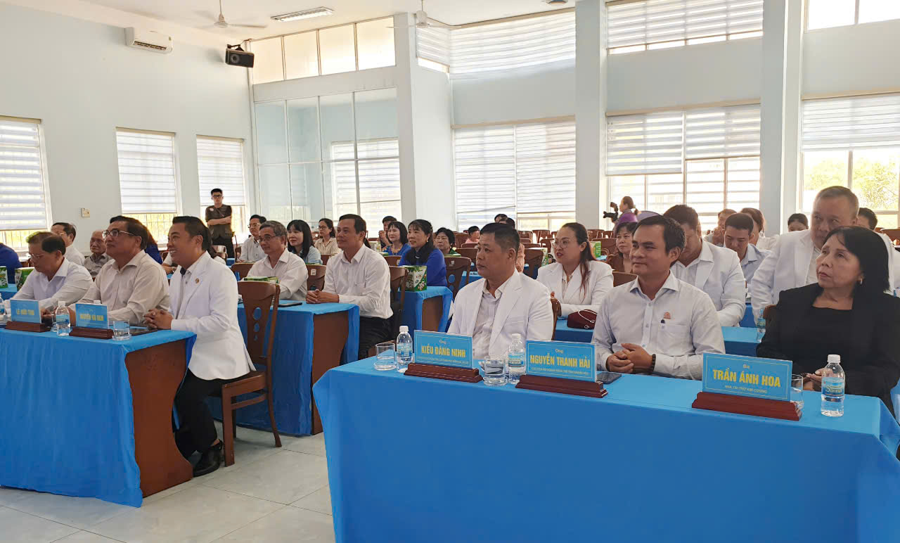 Lãnh đạo tỉnh Khánh Hòa và các nhà tài trợ, các thành viên Caravan 2025 tham dự Lễ công bố chương trình Caravan lần thứ 9