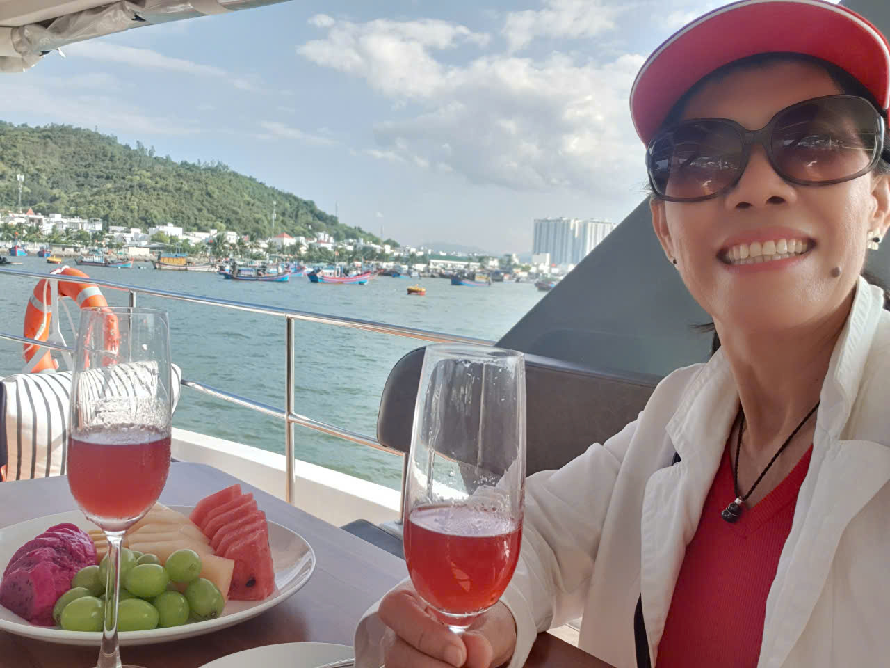 Thành phố biển Nha Trang đã xa dần sau lưng