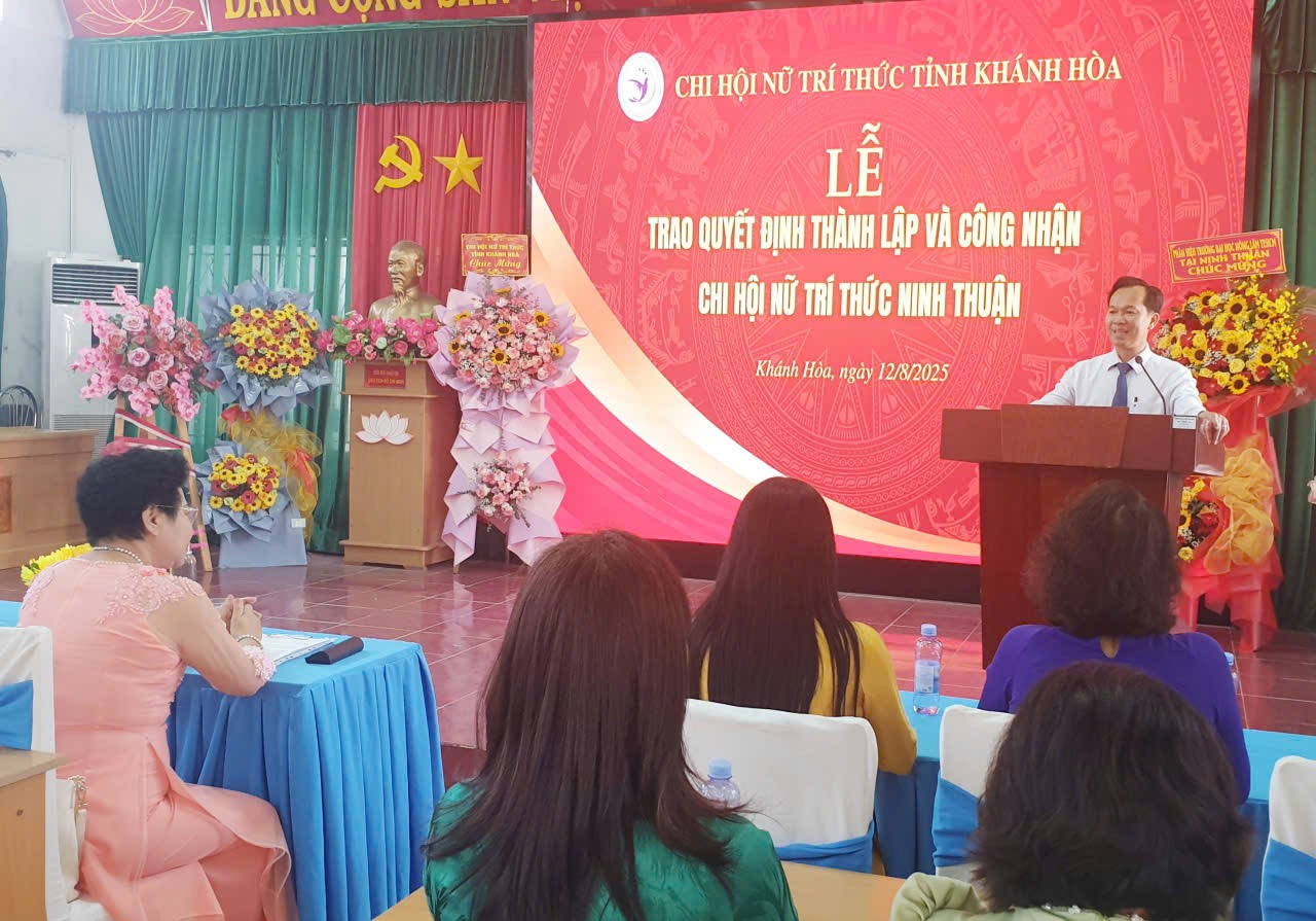 Ths.Nguyễn Phan Anh Quốc, Hiệu trưởng Trường Cao Đẳng Công nghệ- Năng Lượng Khánh Hòa phát biểu chúc mừng