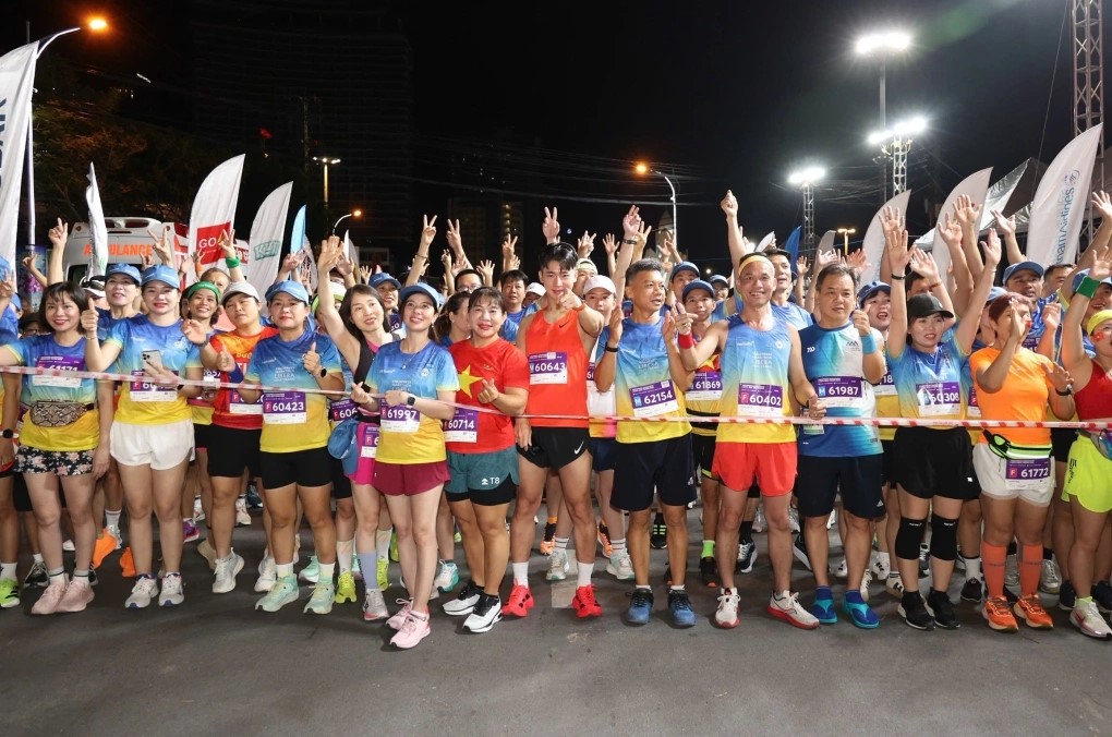 Trước giờ xuất phát của hàng ngàn VĐV cự ly 10km.