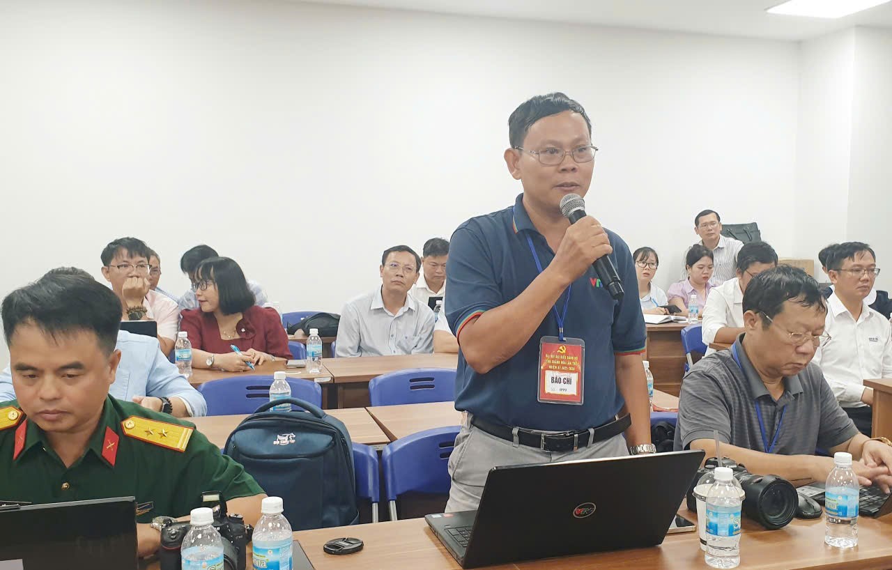 Phóng viên Nguyễn Giang, phòng thời sự Đài VTV9 phát biểu