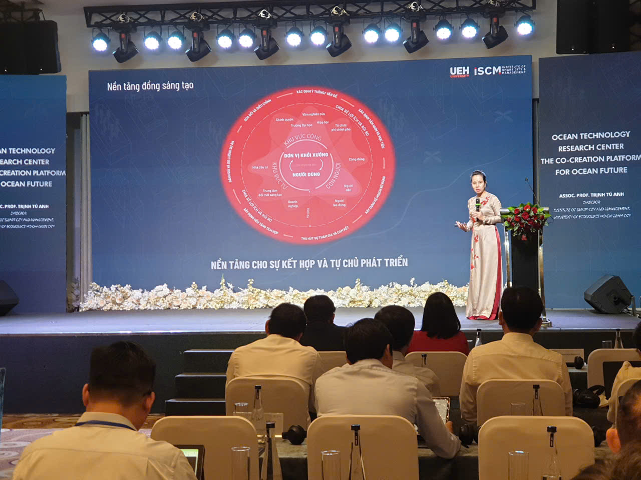 TS. Đại học Kinh tế trình bày nội dung thiết yếu tại hội thảo