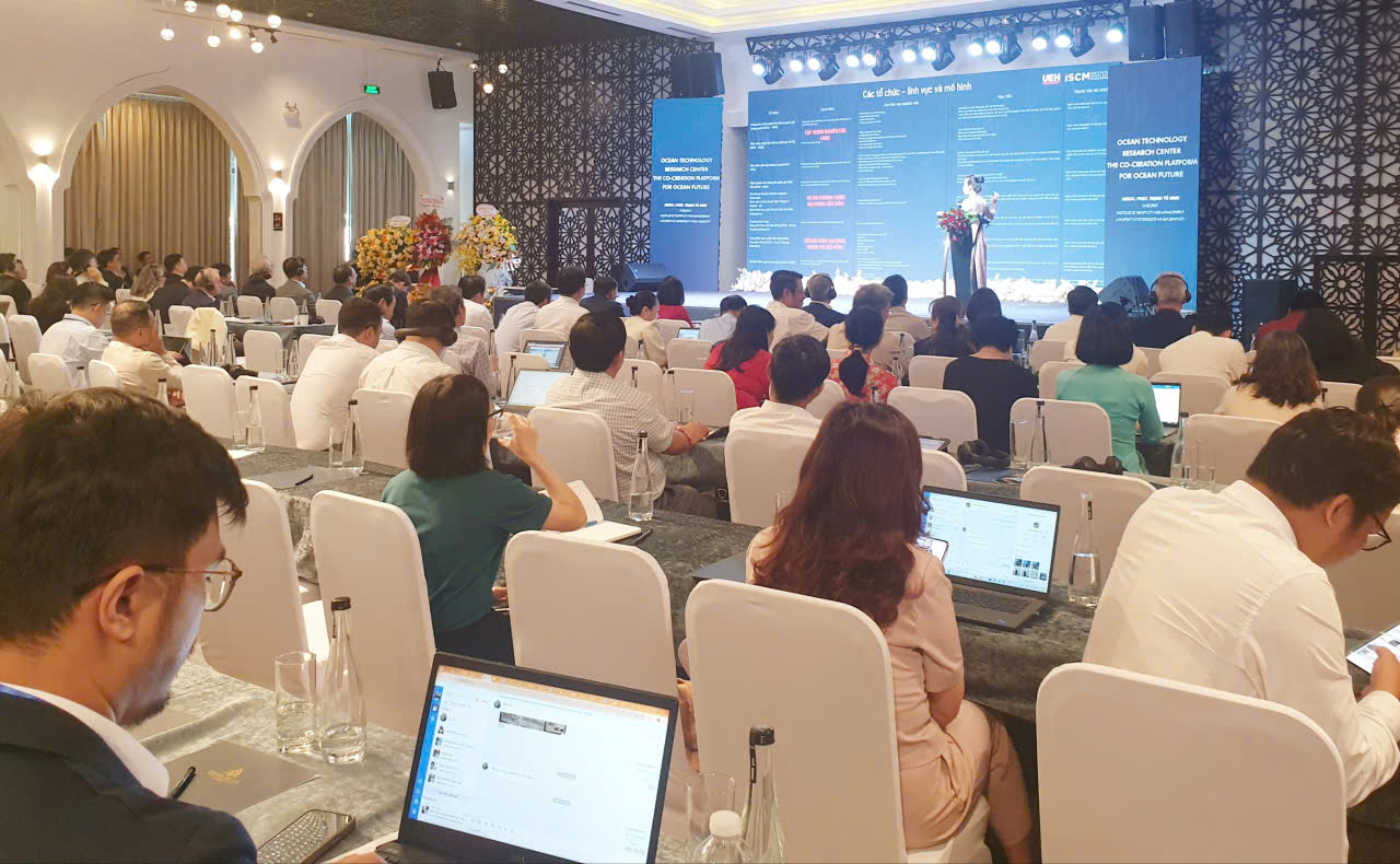 Hàng trăm đại biểu, chuyên gia hàng đầu và doanh nhân trong và ngoài nước tham dự chương trình